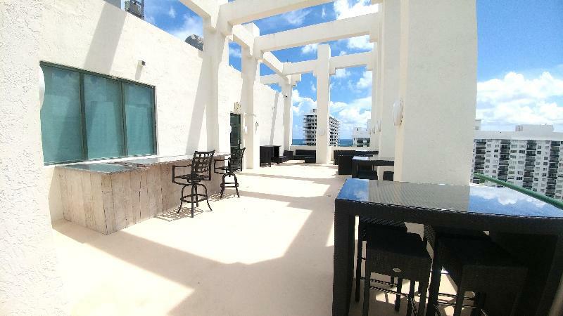 Hotel The Casablanca On The Ocean West Tower Miami Beach Exteriér fotografie